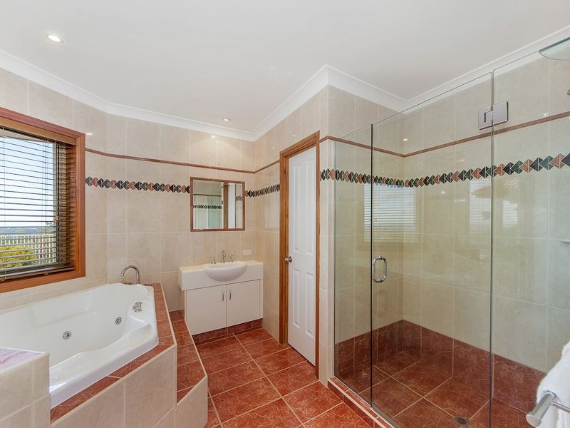 72 Brackenfield Court, Bonogin QLD 4213