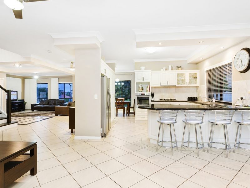 2 Mercure Place, Highland Park QLD 4211
