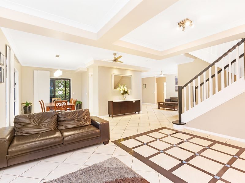 2 Mercure Place, Highland Park QLD 4211