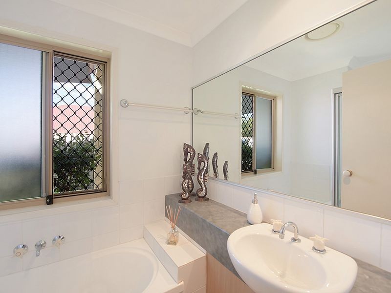 7 Duxton Drive, Varsity Lakes QLD 4227