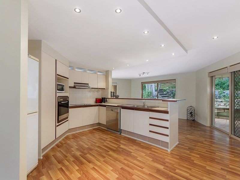 37 Renfrew Drive, Highland Park QLD 4211