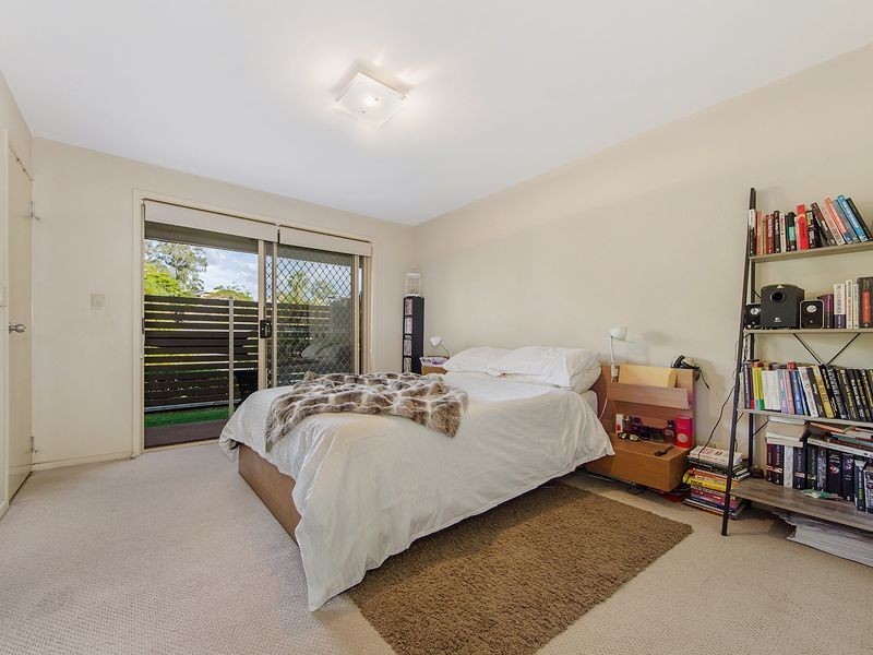 37 Renfrew Drive, Highland Park QLD 4211