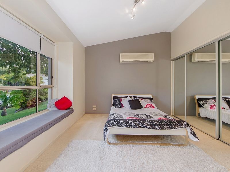 37 Renfrew Drive, Highland Park QLD 4211