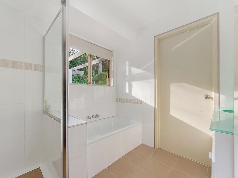 37 Renfrew Drive, Highland Park QLD 4211