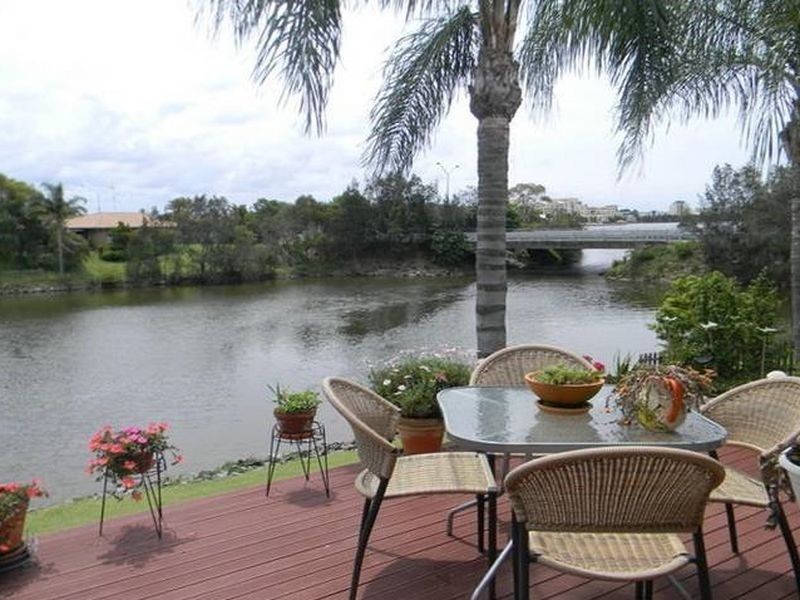 4/3 Lowood Court, Varsity Lakes QLD 4227