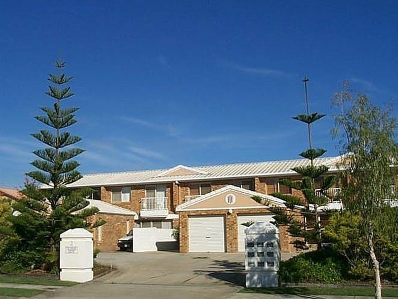 4/3 Lowood Court, Varsity Lakes QLD 4227