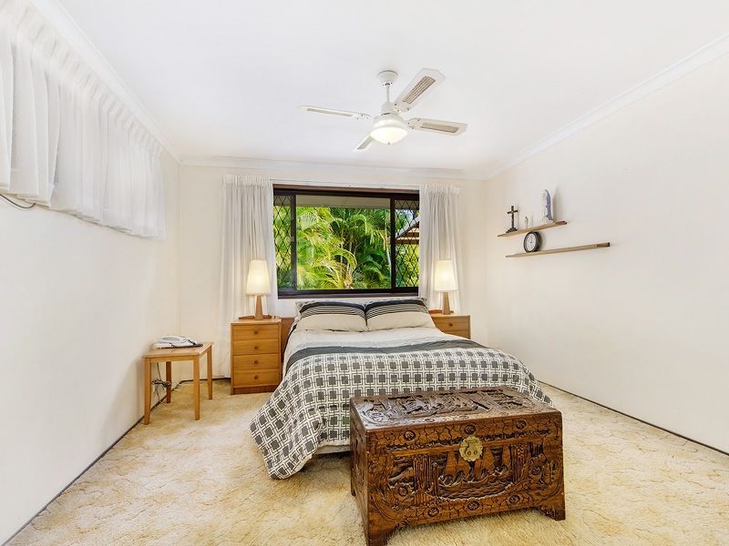 53 Rawlinna Drive, Mermaid Waters QLD 4218