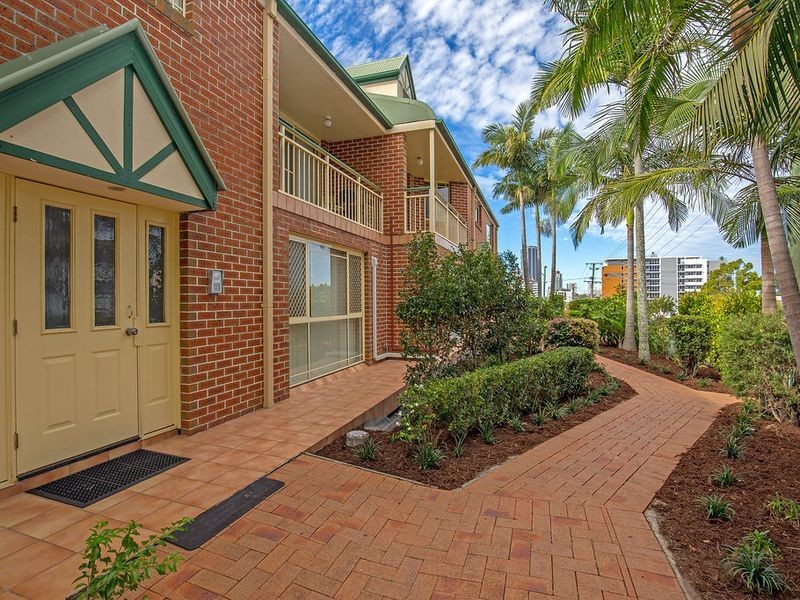 22/51 Pohlman Street, Southport QLD 4215