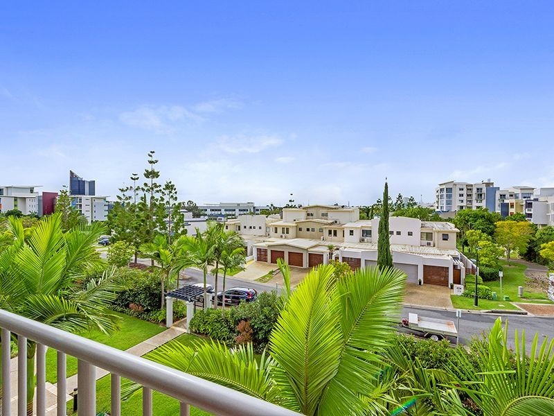 Unit 17/64 Riverwalk Avenue, Robina QLD 4226