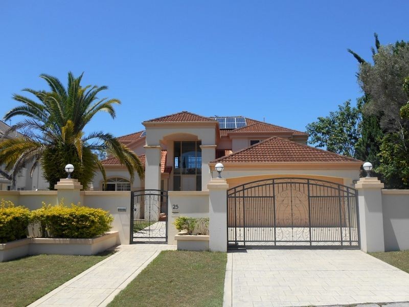 25 Kirralee Drive, Robina QLD 4226