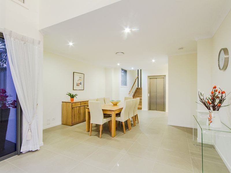 1/22 Andromeda Parade, Robina QLD 4226