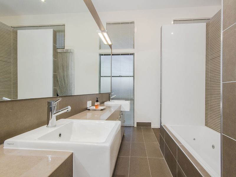 1/22 Andromeda Parade, Robina QLD 4226