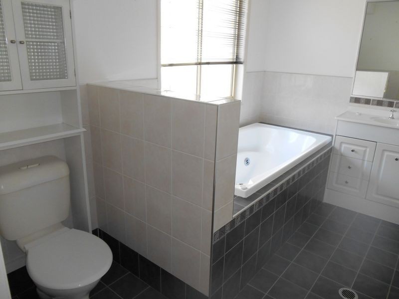 5 Mountain Ash Circuit, Robina QLD 4226