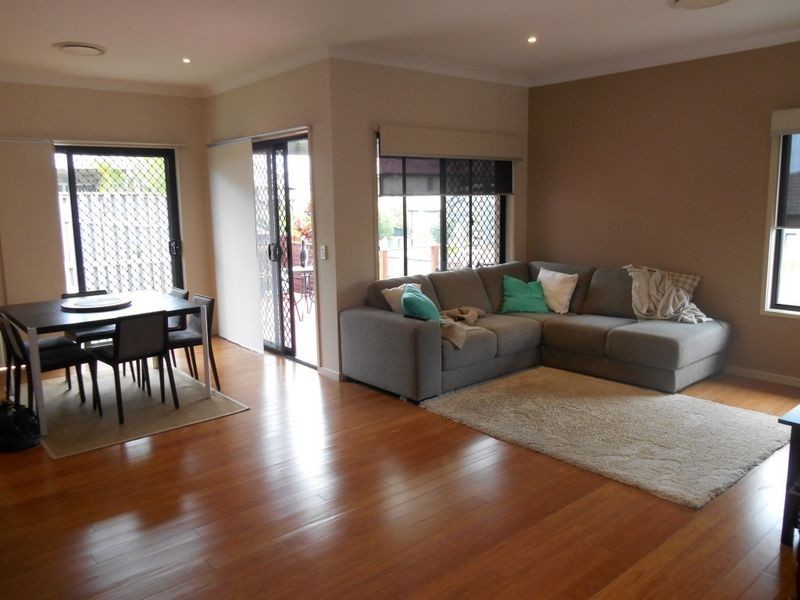 2/9 Palma Crescent, Varsity Lakes QLD 4227