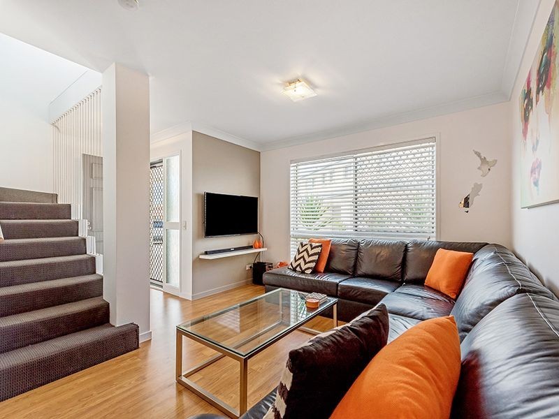 2/270 Christine Avenue, Varsity Lakes QLD 4227