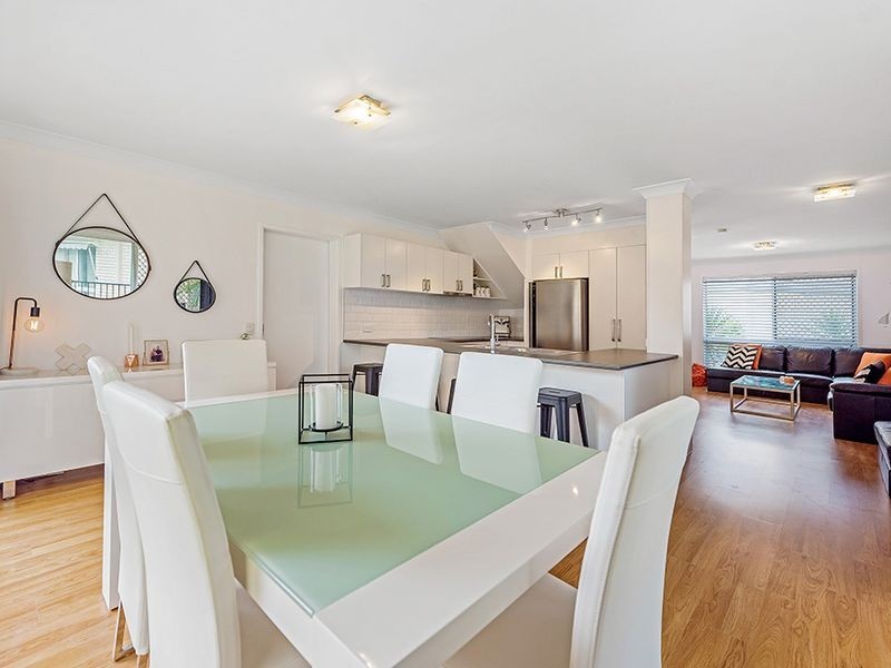 2/270 Christine Avenue, Varsity Lakes QLD 4227