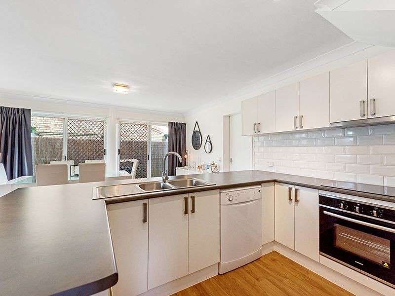 2/270 Christine Avenue, Varsity Lakes QLD 4227