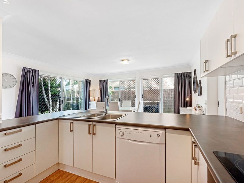2/270 Christine Avenue, Varsity Lakes QLD 4227