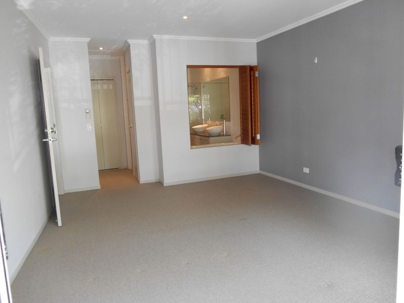 30 Moores Crescent, Varsity Lakes QLD 4227