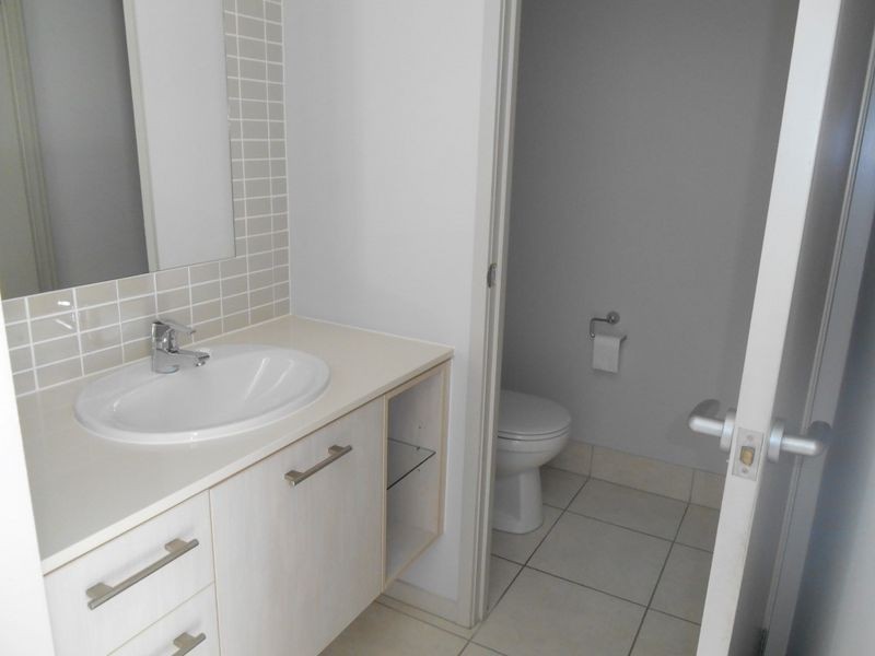 30 Moores Crescent, Varsity Lakes QLD 4227