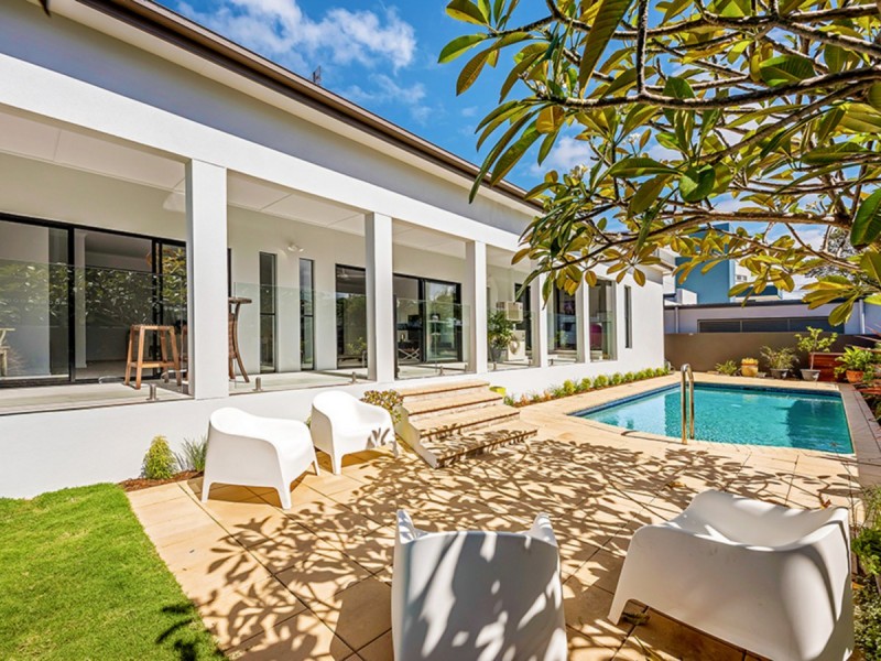 56 T E Peters Drive, Broadbeach Waters QLD 4218
