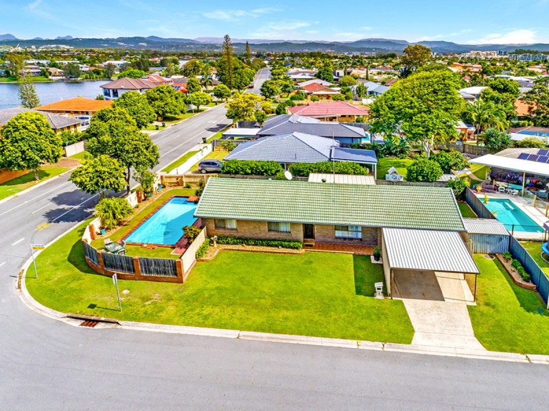 2 Falcon Court, Burleigh Waters QLD 4220