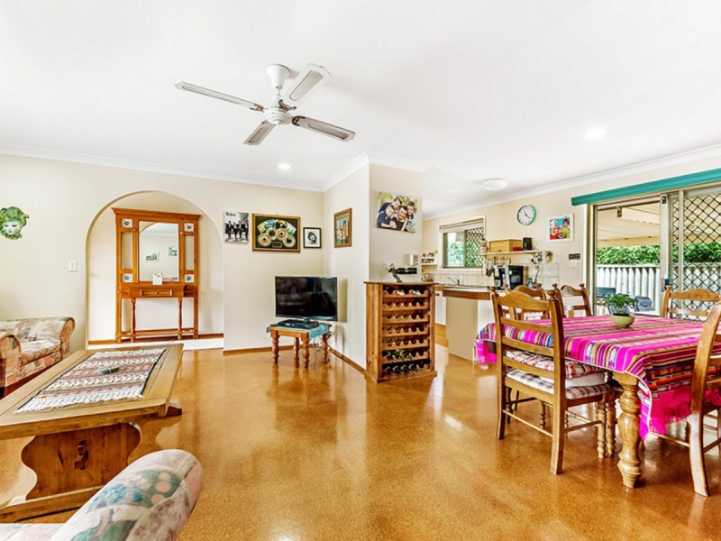 2 Falcon Court, Burleigh Waters QLD 4220