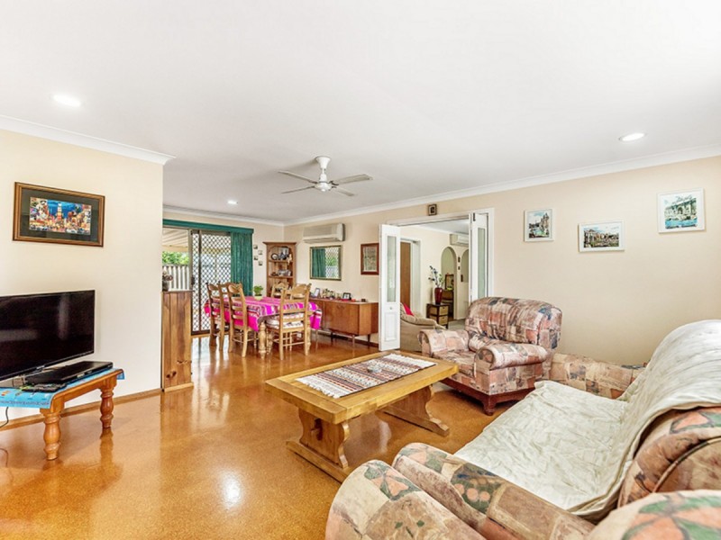 2 Falcon Court, Burleigh Waters QLD 4220