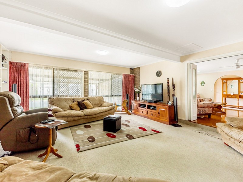 2 Falcon Court, Burleigh Waters QLD 4220