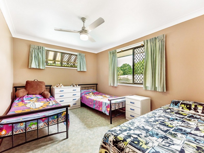 2 Falcon Court, Burleigh Waters QLD 4220