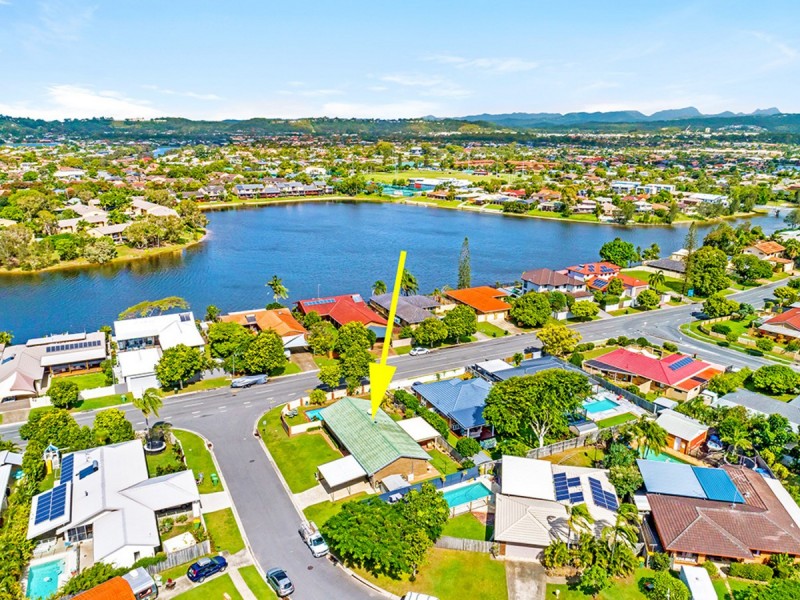2 Falcon Court, Burleigh Waters QLD 4220