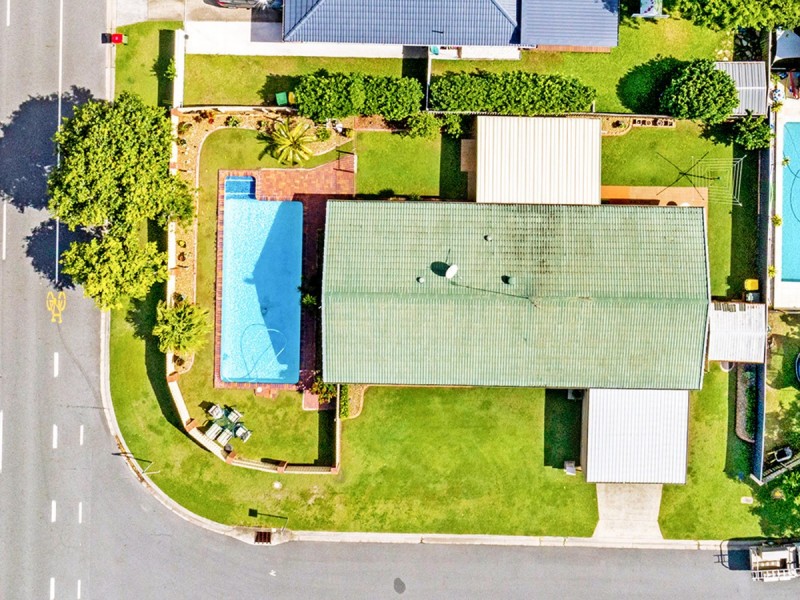 2 Falcon Court, Burleigh Waters QLD 4220