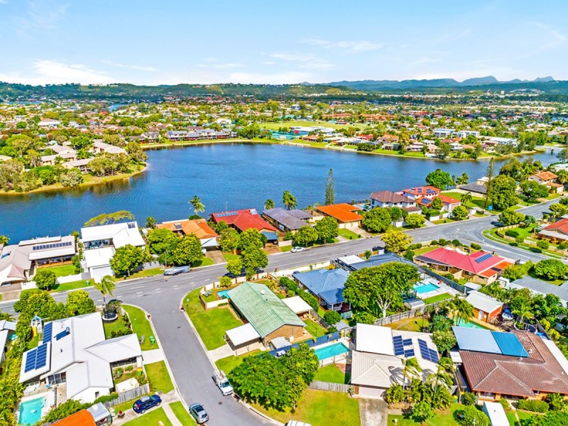 2 Falcon Court, Burleigh Waters QLD 4220