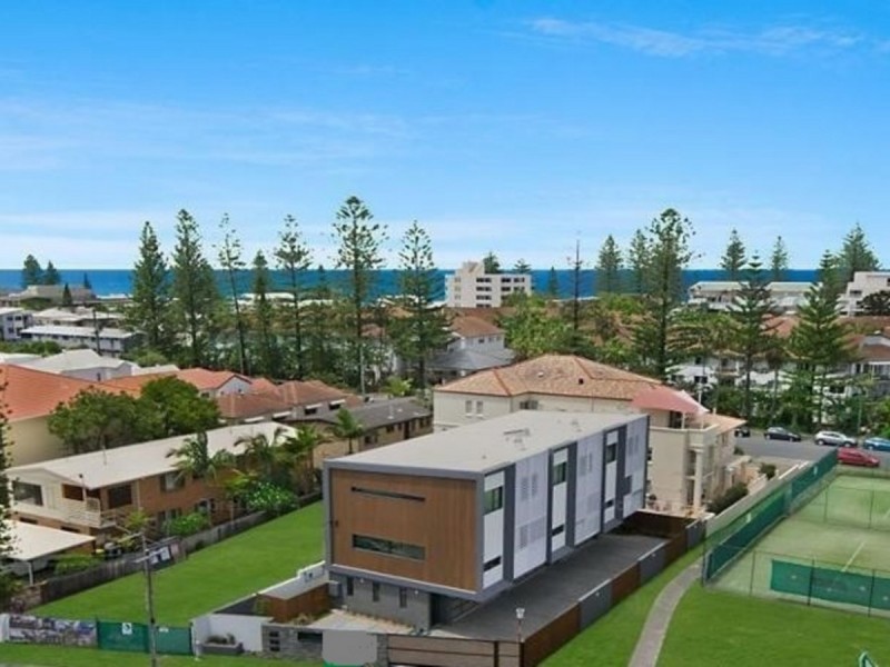 2/2097 Gold Coast Highway, Miami QLD 4220