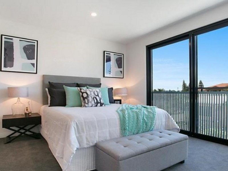 2/2097 Gold Coast Highway, Miami QLD 4220