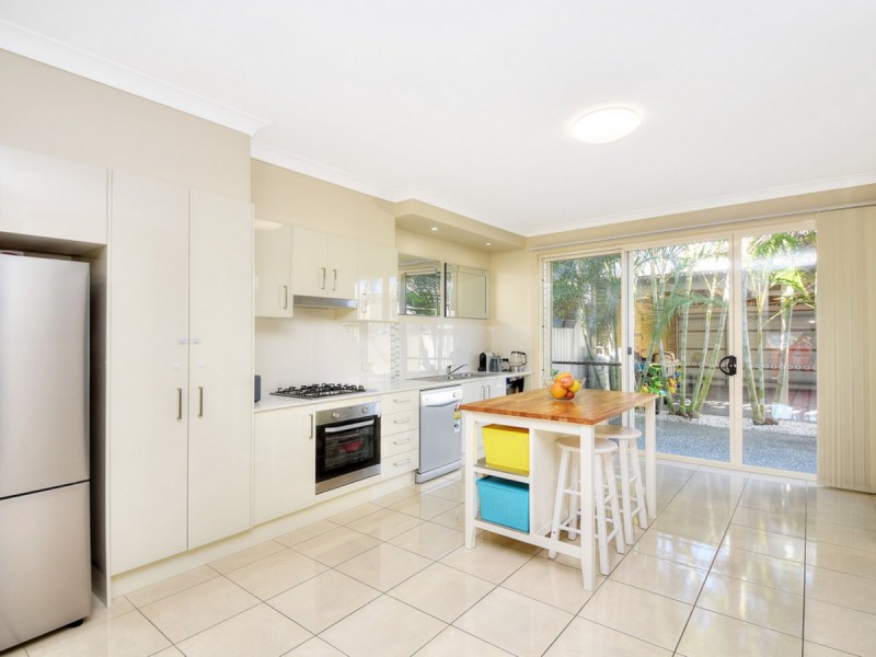 45 South Bay Drive, Varsity Lakes QLD 4227