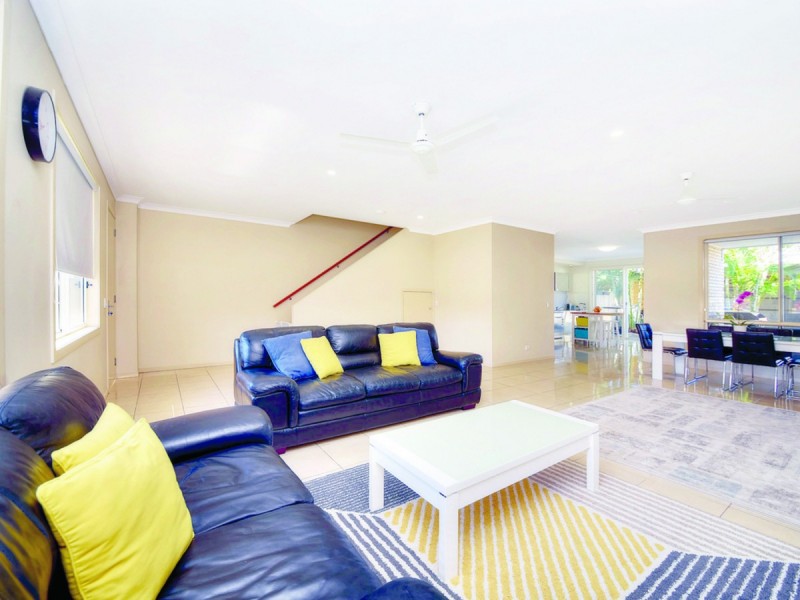 45 South Bay Drive, Varsity Lakes QLD 4227