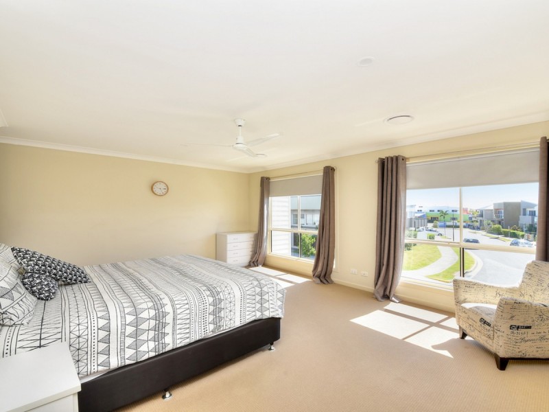 45 South Bay Drive, Varsity Lakes QLD 4227