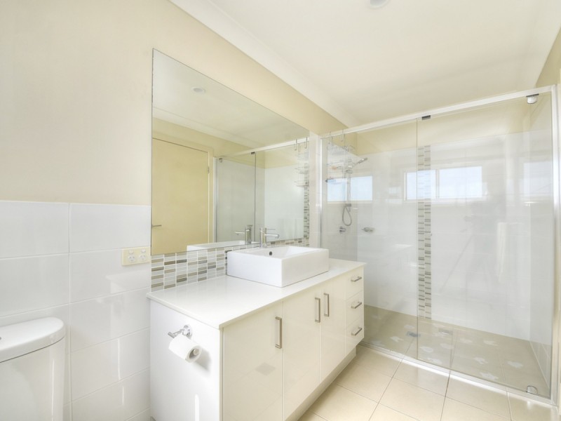 45 South Bay Drive, Varsity Lakes QLD 4227