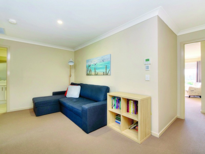 45 South Bay Drive, Varsity Lakes QLD 4227