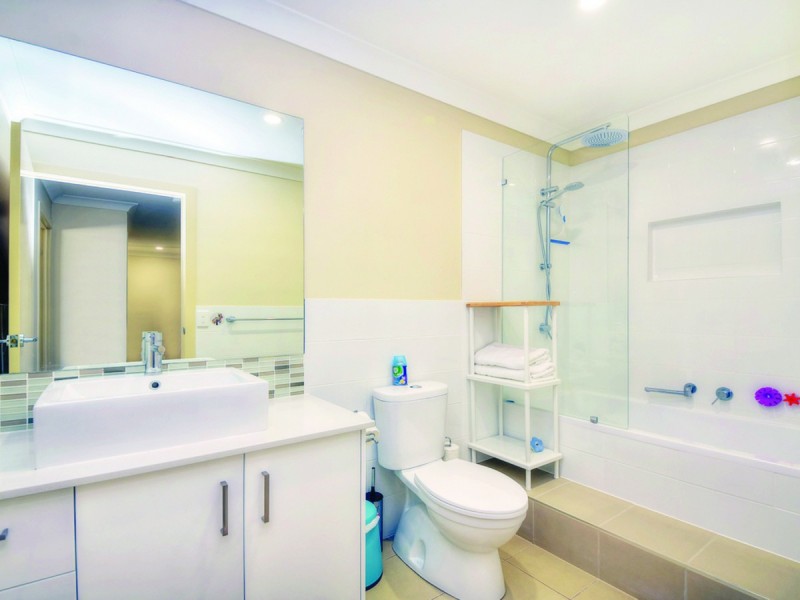 45 South Bay Drive, Varsity Lakes QLD 4227