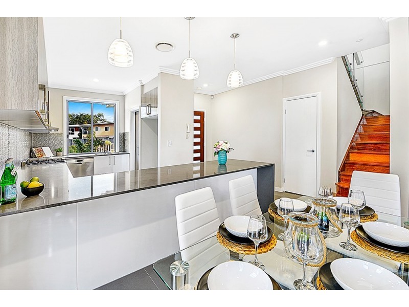 2/21 Andromeda Parade, Robina QLD 4226