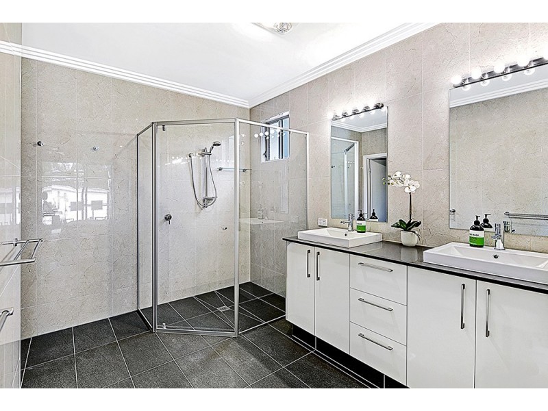 2/21 Andromeda Parade, Robina QLD 4226