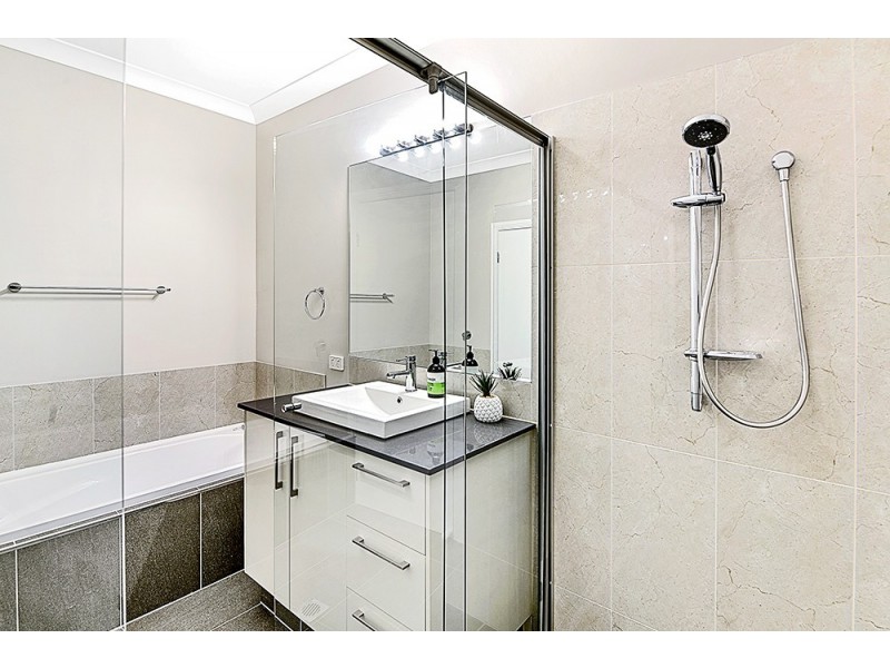 2/21 Andromeda Parade, Robina QLD 4226