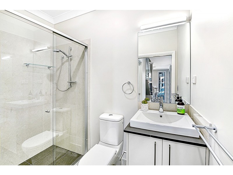 2/21 Andromeda Parade, Robina QLD 4226