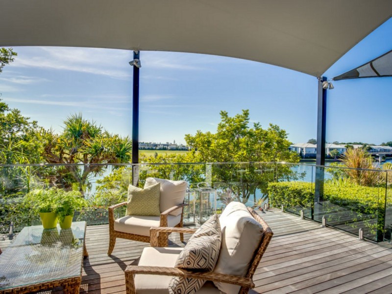 5057 Emerald Island Drive, Carrara QLD 4211