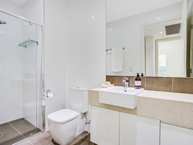 5057 Emerald Island Drive, Carrara QLD 4211