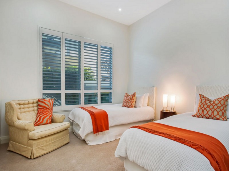 5057 Emerald Island Drive, Carrara QLD 4211