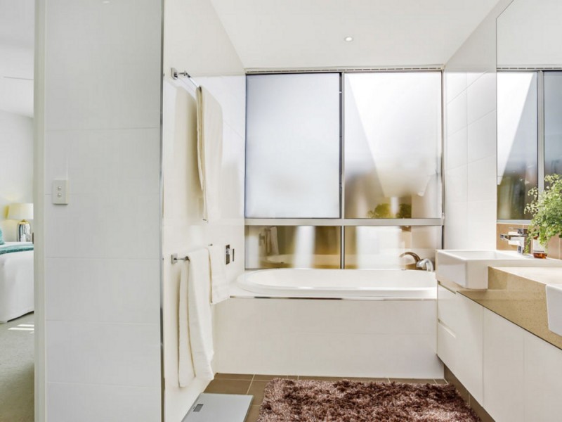 5057 Emerald Island Drive, Carrara QLD 4211