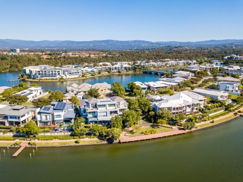 5057 Emerald Island Drive, Carrara QLD 4211